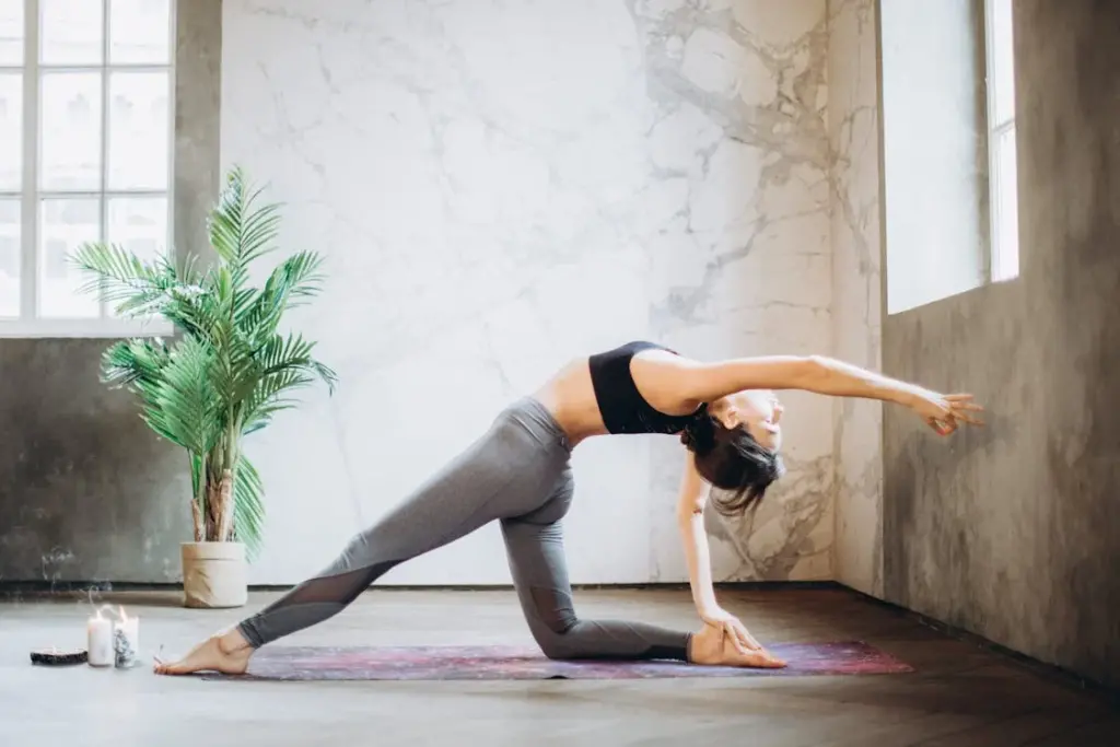La postura de yoga para principiantes con la que fortalecer los glúteos mientras liberas el estrés